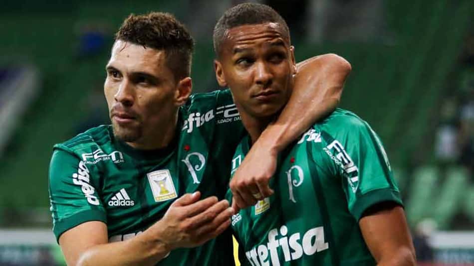 Em 3º lugar, com 60 pontos, o Palmeiras fechará o ano sem títulos. Mas mesmo sem uma taça, o Verdão pode ainda fazer sua segunda melhor campanha na história dos pontos corridos. Antes do título de 2016 (80 pontos - time só pode ir a 69 neste ano), o Palmeiras não tinha passado do 4º lugar. Com duas vitórias, o time irá superar a pontuação de 2008 (65), hoje a segunda melhor...