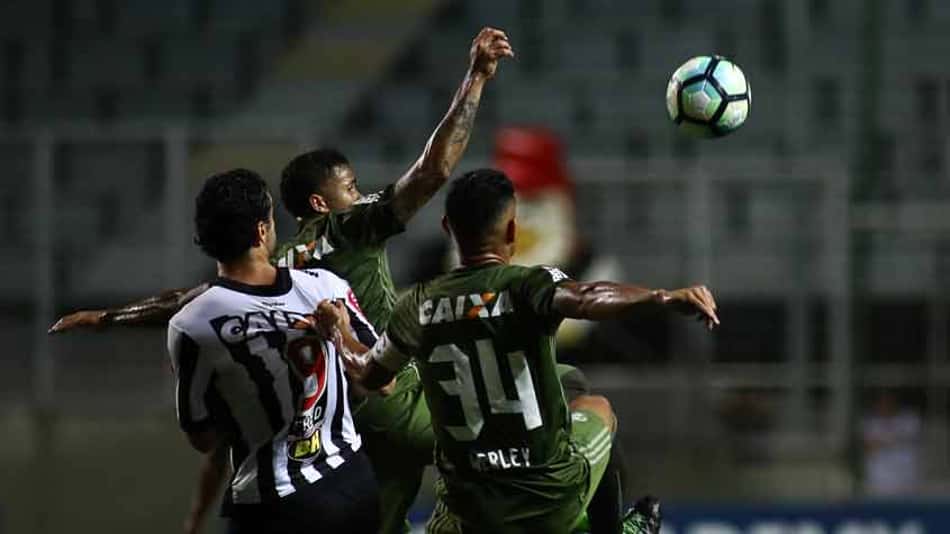 Com golaço de Otero, Atlético-MG passa pelo Coritiba e encosta no G7