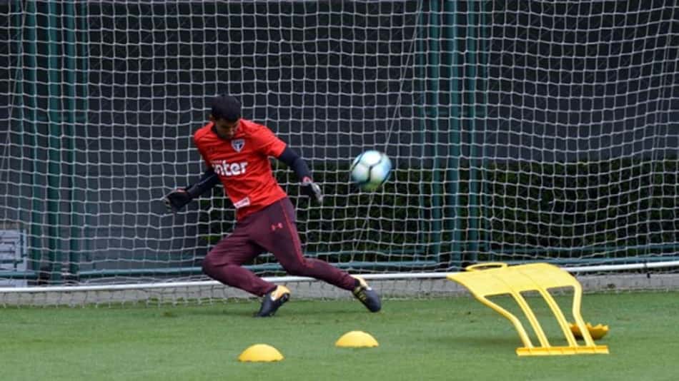 Renan Ribeiro já pode assinar com outro time, mas espera São Paulo