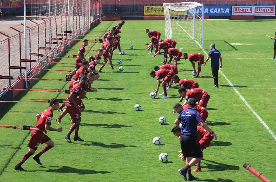 Igor Henrique negocia permanência com diretoria do Atlético-GO