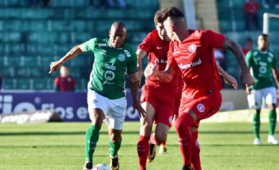 Internacional recebe o Guarani também torcendo por "tropeço alheio"