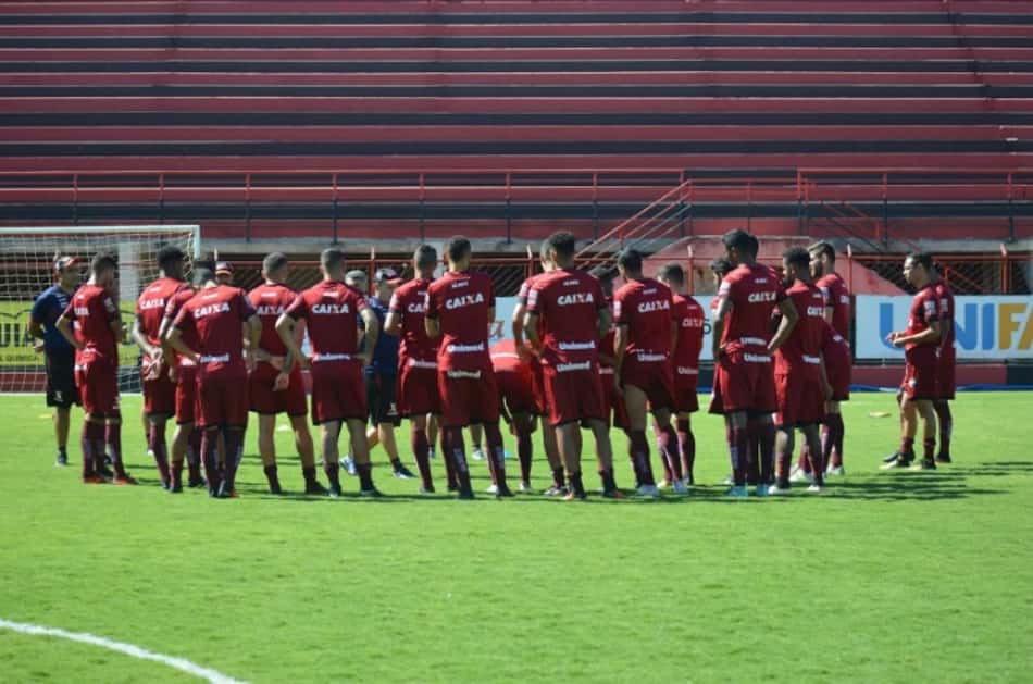 Rebaixado para Série B, Atlético-GO mantém time contra o Grêmio