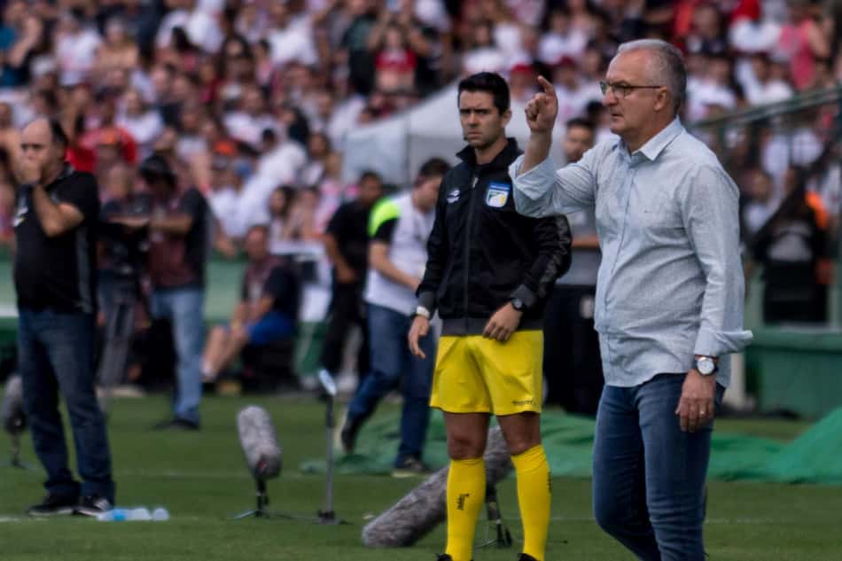 Dorival espera jogadores com espírito de liderança para o ano que vem