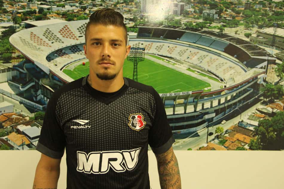 Goleiro rejeita proposta do Santa Cruz e acerta com outro time nordestino