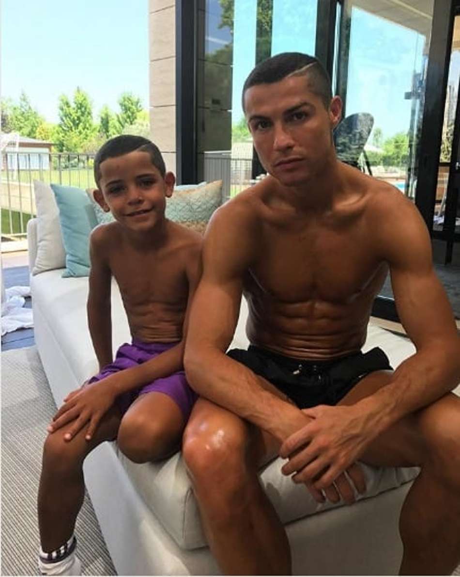 'Vamos jogar juntos?', Cristiano Ronaldo parabeniza filho e deixa dúvida no ar