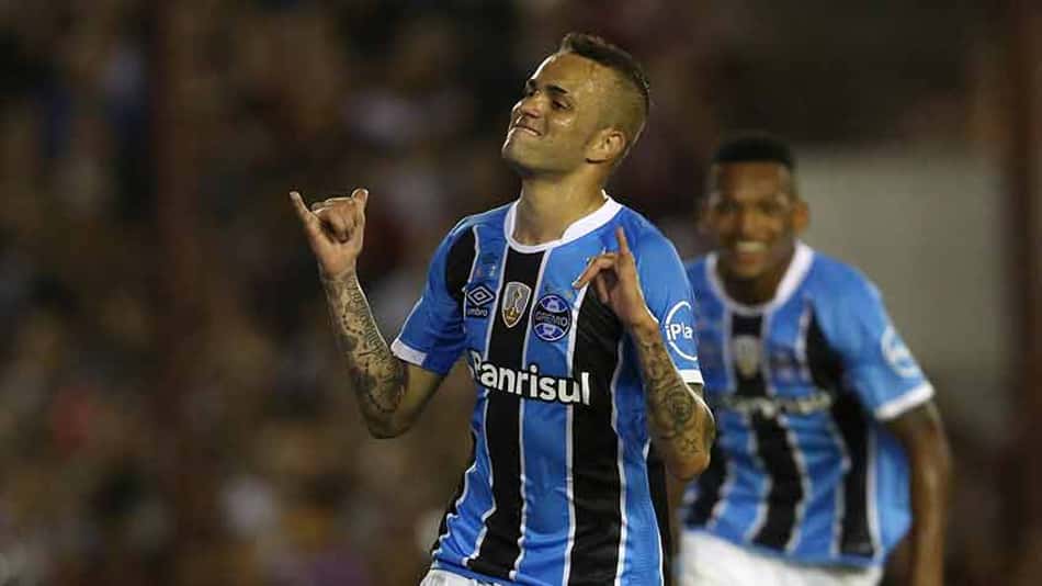 Luan supera marcas de Paulo Nunes e Osvaldo pelo Grêmio na Libertadores