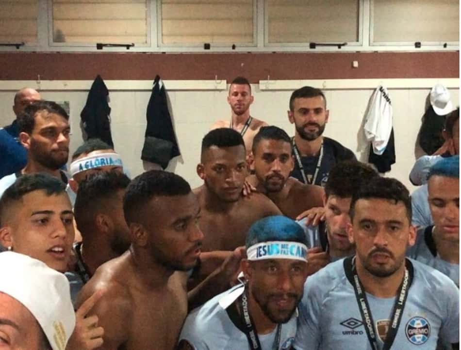 Jogadores do Grêmio pedem "um minuto de silêncio" para o Internacional