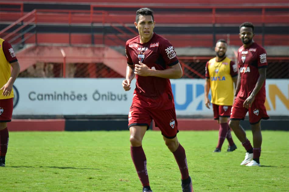 Igor revela interesse em permanecer no Atlético-GO no ano que vem