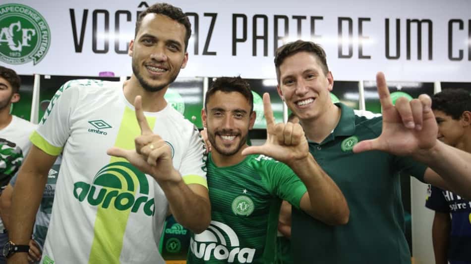 Neto e Alan Ruschel podem renovar com a Chapecoense por três anos
