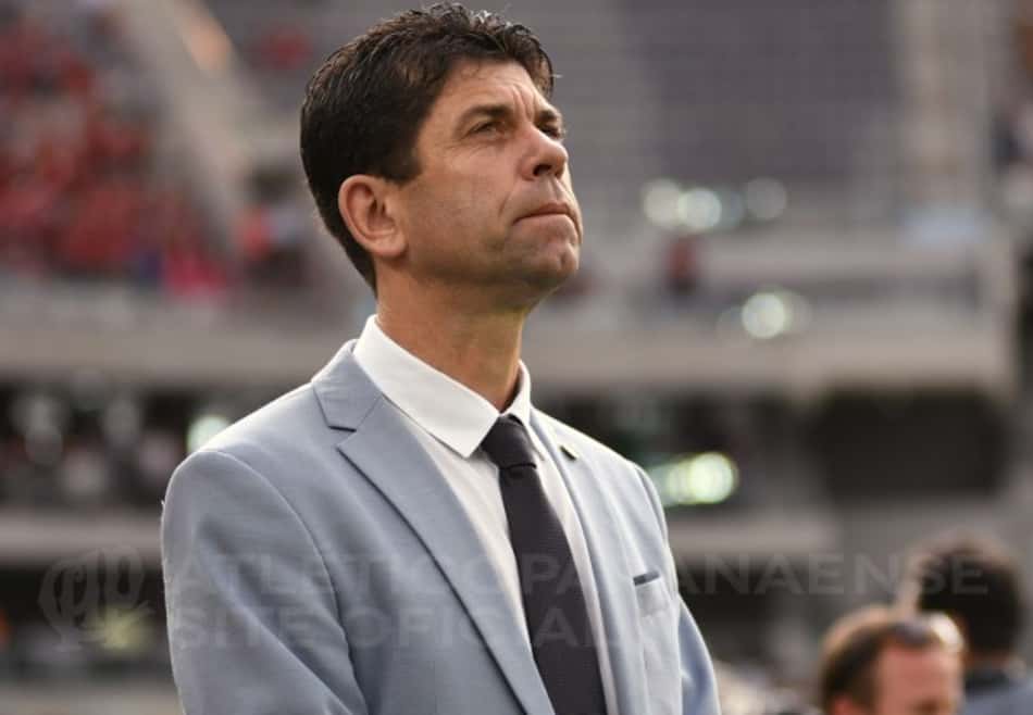 Com término da Série A, Atlético-PR demite técnico Fabiano Soares