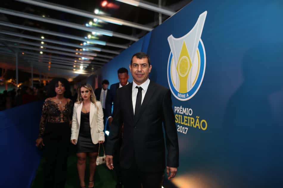 Fábio Carille na festa de premiação da CBF, onde foi escolhido melhor técnico e técnico revelação do Brasileiro 