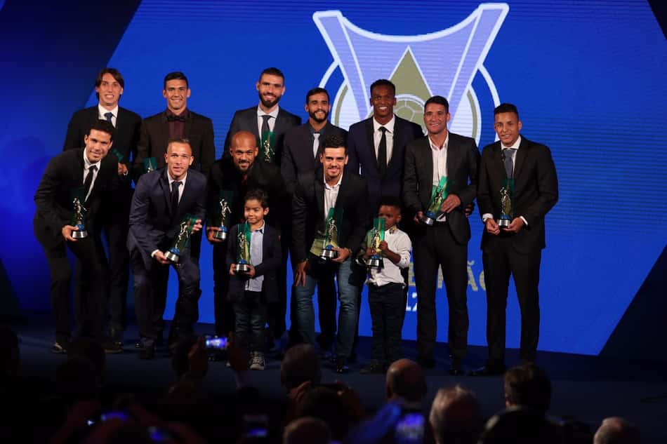 Jô é o craque do Brasileiro; Carille é melhor técnico. Arthur é a revelação