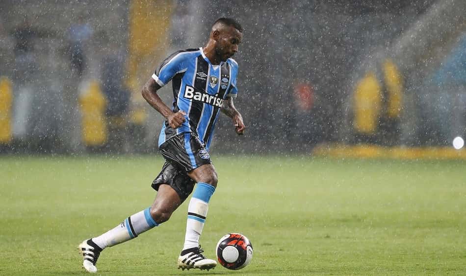 Grêmio anuncia Leonardo no lugar de Arthur na lista do Mundial de Clubes