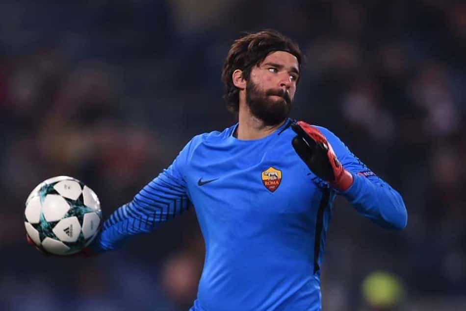 Real chega a um acordo com Alisson, mas esbarra em alta pedida da Roma