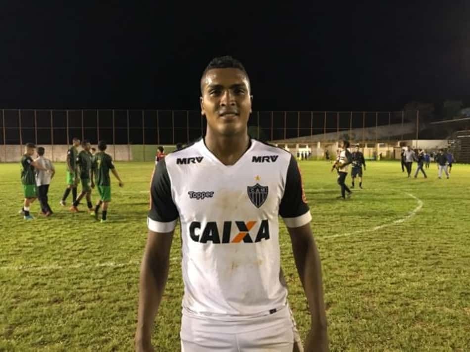 Atlético-GO tenta conseguir empréstimo de Élder Santana