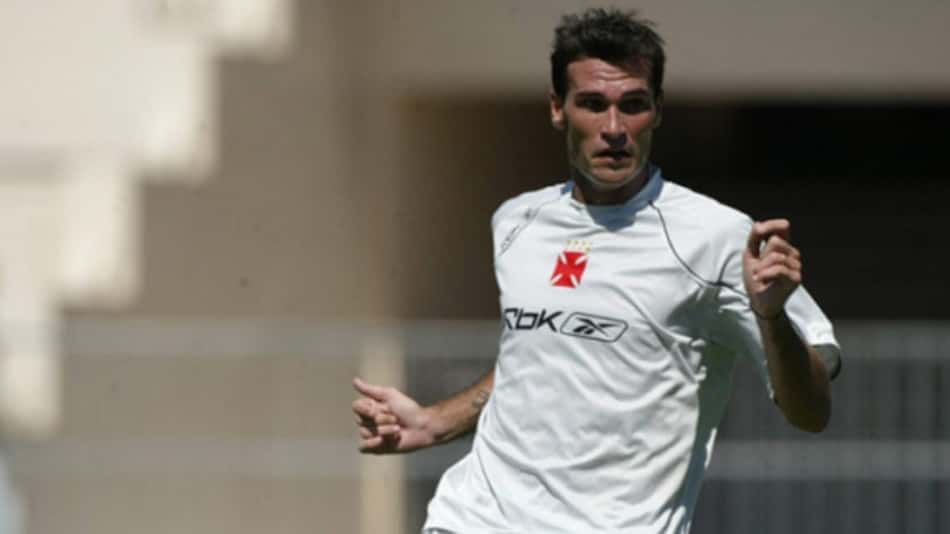 O zagueiro Emiliano Dudar atuou no Vasco em 2006 e 2007. O início foi muito bom, mas o jogador não manteve o nível de atuações na segunda temporada.