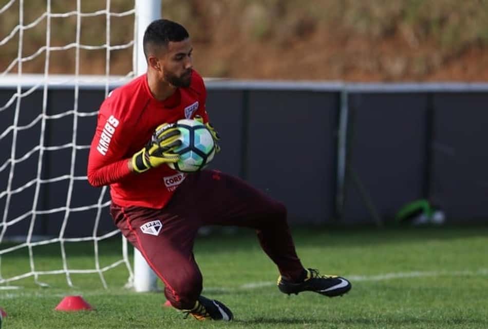 Renan Ribeiro tem proposta do Estoril e pode deixar o São Paulo