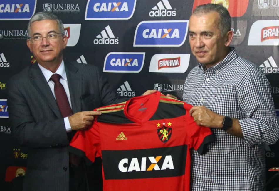 Nelsinho Baptista é apresentado ao Sport: "O sentimento é de felicidade"
