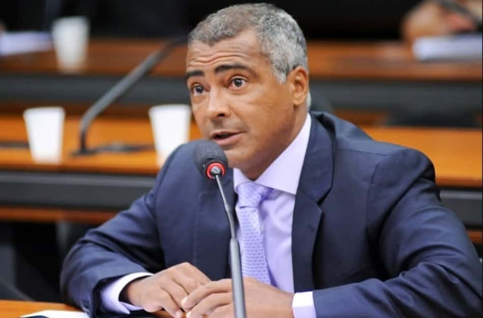 Romário faz pedido de pensão temporária para familiares de vítimas do acidente aéreo com a Chapecoense