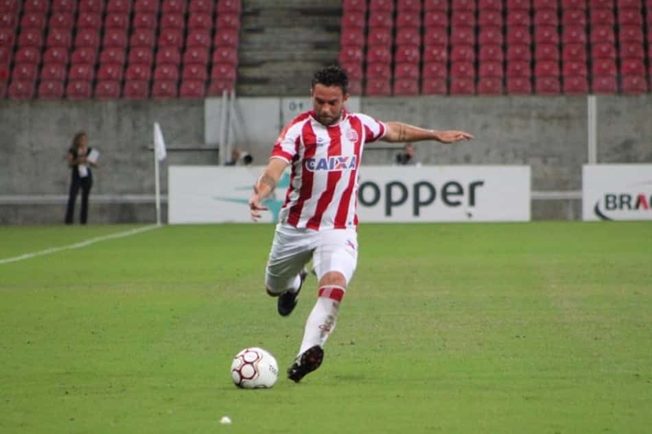 Campeão Mundial em 2012, meia Giovanni acerta com o Goiás
