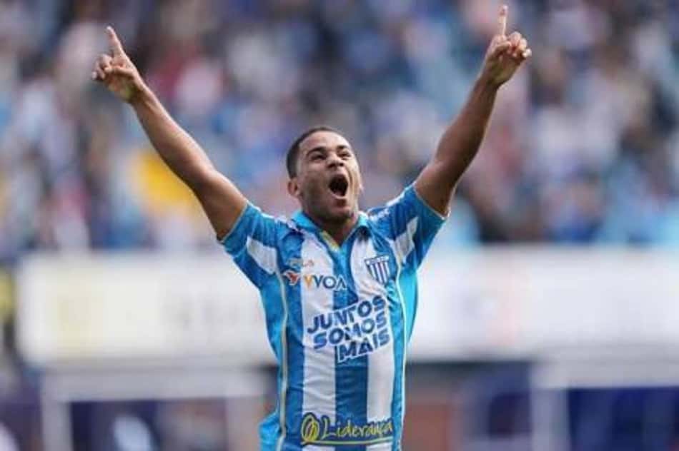 Luto no futebol! Renanzinho, volante do Avaí, morre aos 20 anos
