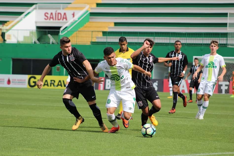 Destaque nas categorias de base da Chapecoense, Bruno Silva treinará com o elenco profissional