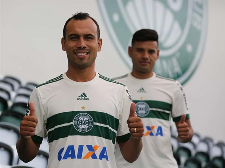 Coritiba anuncia retorno de César Benítez e traz Wellington Simião, do Avaí