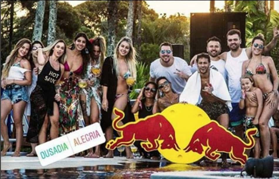 Neymar e amigos curtem férias em resort na Bahia