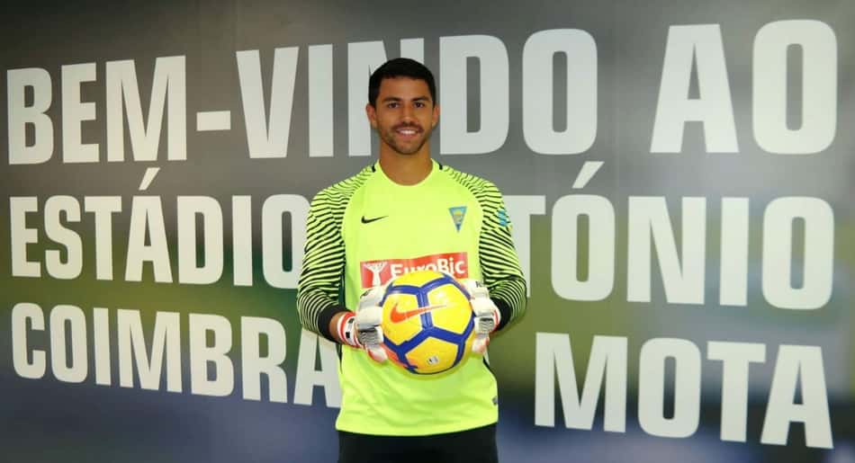 Renan Ribeiro chega ao Estoril dizendo ser da 'escola São Paulo'