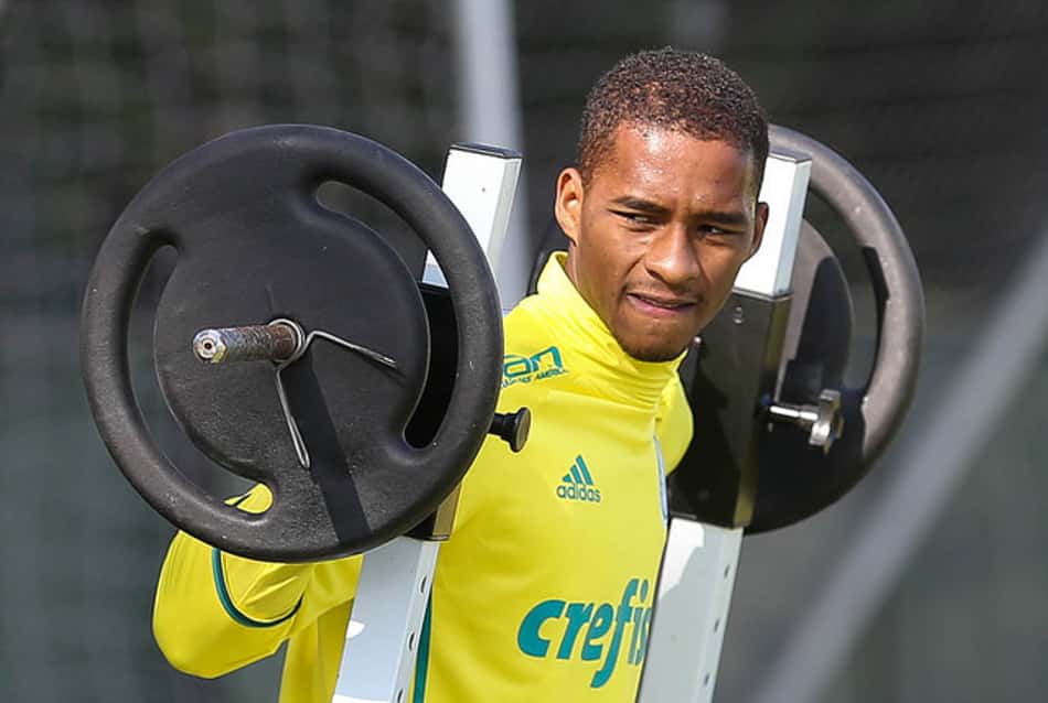 Para repor saída de João Vitor, Coritiba mira a chegada de outro nome ex-Palmeiras