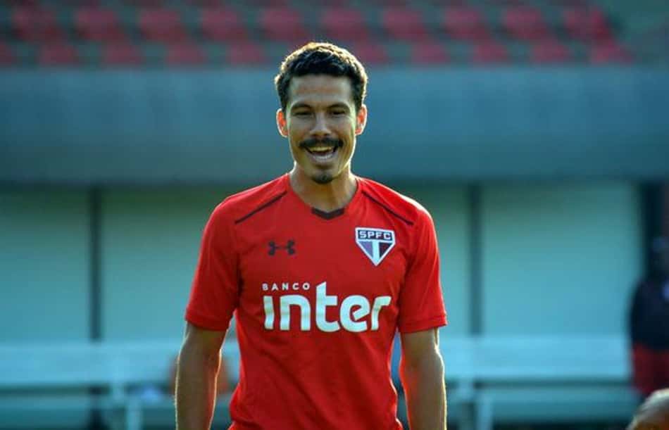 São Paulo e Hernanes negam possível retorno do meia ao Morumbi