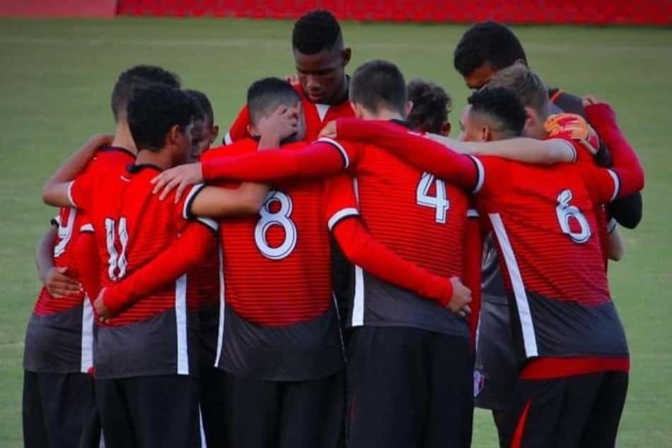 Joinville vence Real-DF sem dificuldade e assume liderança da chave na Copa SP