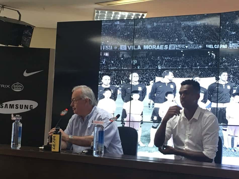 Jô se despede do Corinthians com 'até breve' e explica saída para o Japão