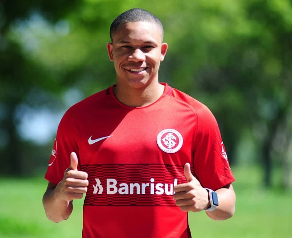 Fluminense envia documentos e Internacional anuncia Wellington