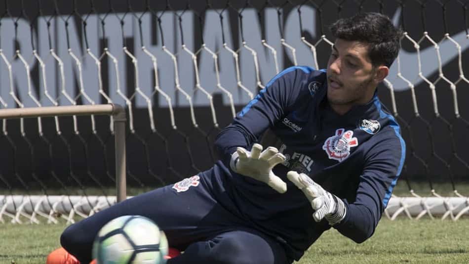 Encostado, goleiro do Corinthians recusa ida para o Sport