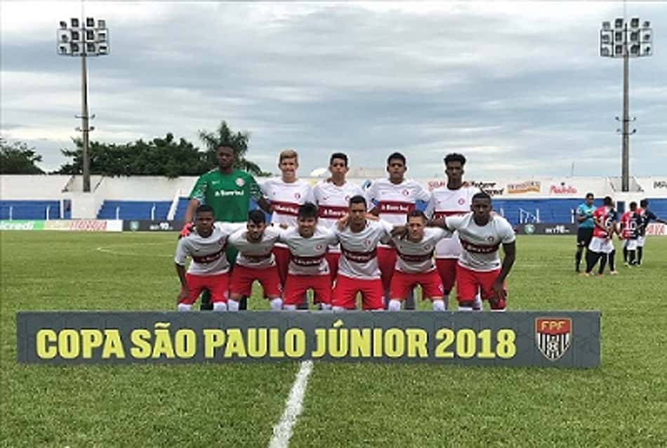 Internacional vira para cima do Capital e avança na Copinha