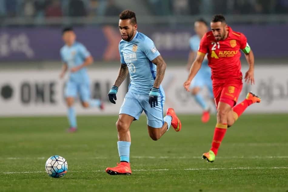 Timão pode inscrever Alex Teixeira na Liberta antes de fechar acordo