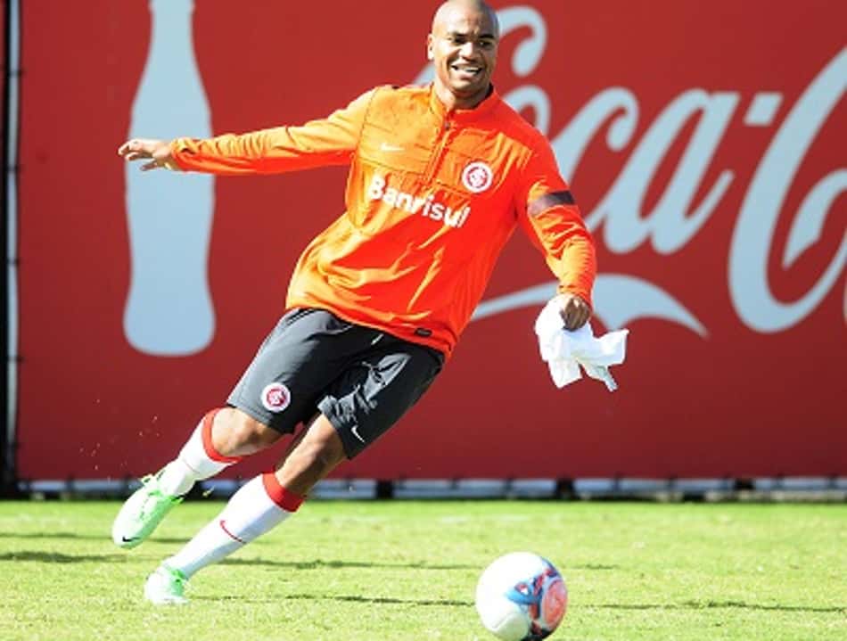 Rodrigo Moledo exalta bom momento individual na zaga do Inter