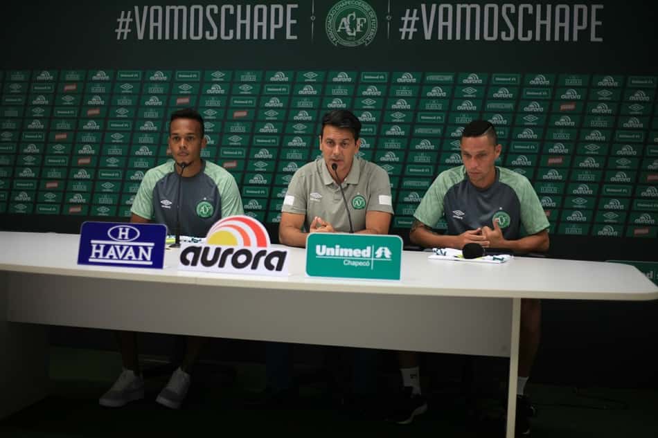 Bruno Pacheco e Nenén são apresentados na Chapecoense