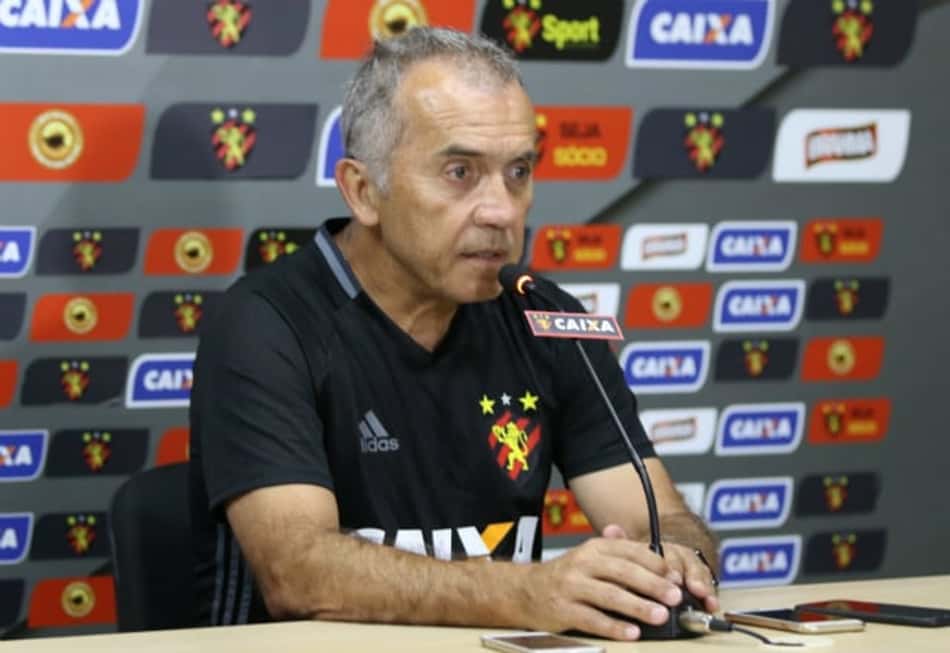 Nelsinho Baptista comunica que não é mais técnico do Sport