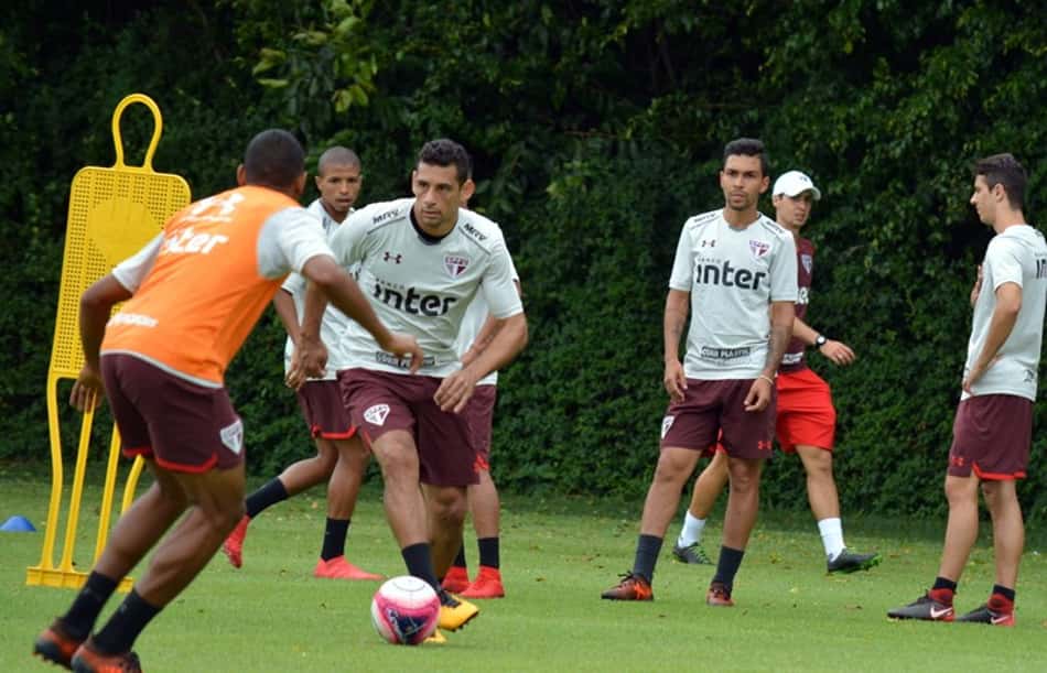 Petros defende Diego Souza no São Paulo: 'No seu melhor, é de Seleção'