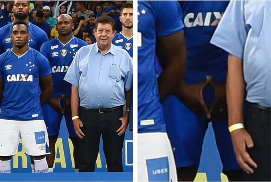Sassá repete gesto de Ronaldinho Gaúcho em foto oficial do Cruzeiro