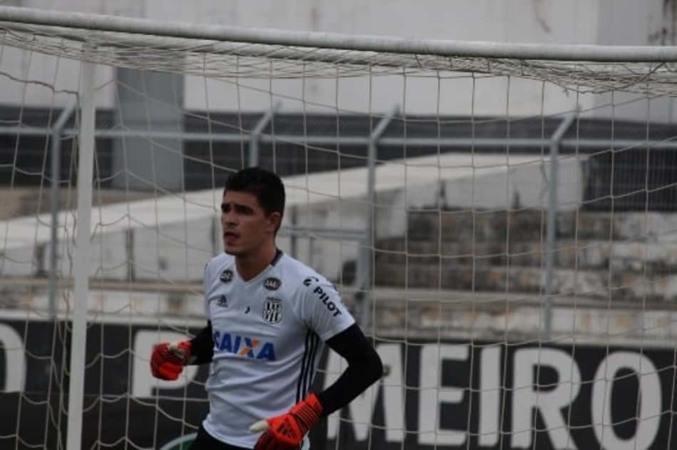 Marciel e Vinicius Silvestre são apresentados na Ponte Preta