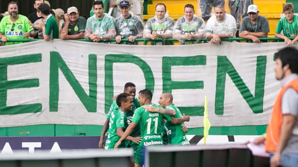 Com dois de Guilherme, Chape vence e ocupa a liderança do Catarinense