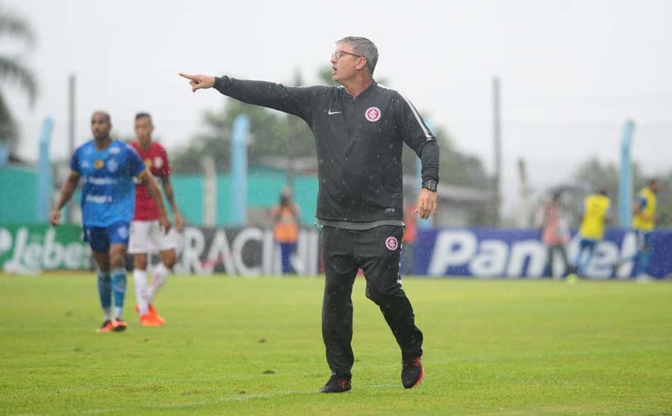 Odair Hellmann descarta jogar pelo regulamento e afirma: "O Inter entra para vencer"