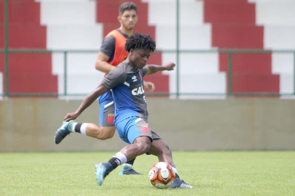 Presença de atletas da Copinha marca volta do Vasco aos treinos