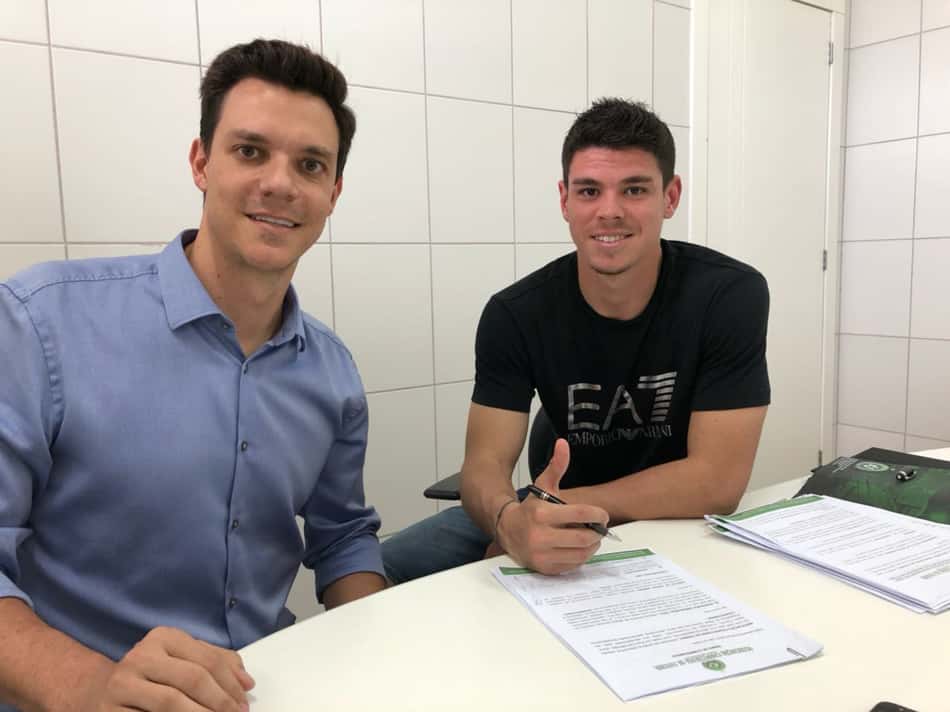 Chapecoense acerta com o lateral Vincius Freitas, ex-Lazio e AEK