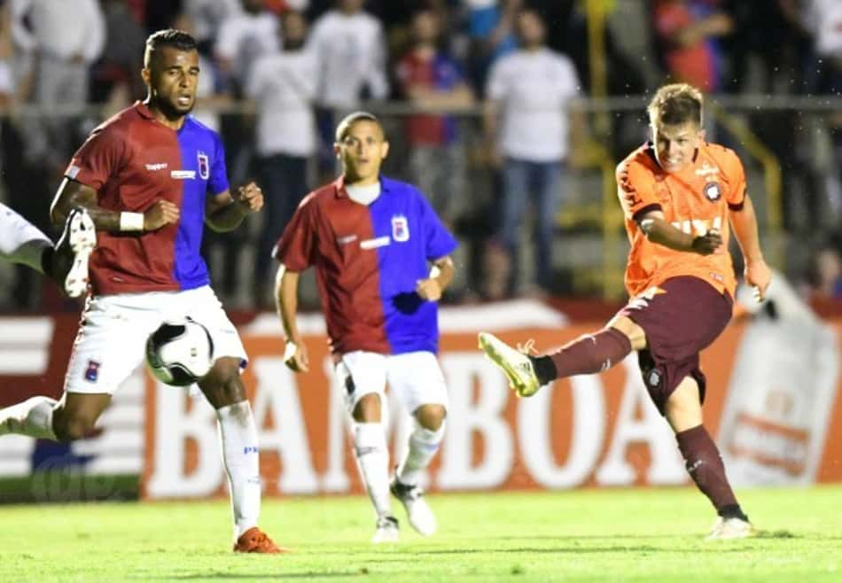 Atlético-PR 'passeia' contra o Paraná e mantém 100% no Paranaense
