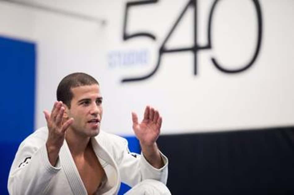 Lutador do UFC se prepara para 'guerra' no ACB JJ 10