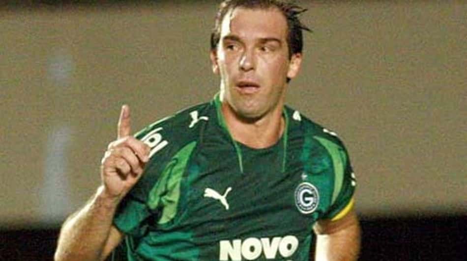 A lenda! Veja os cinco gols mais bonitos de Paulo Baier pelo Goiás